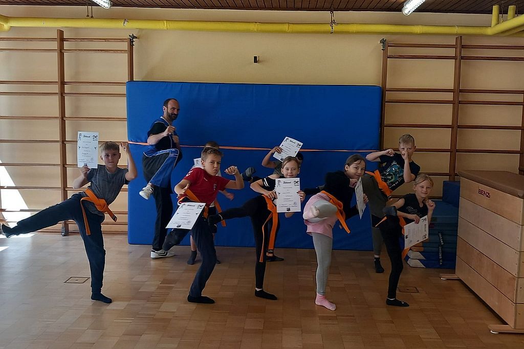 Unsere Kampfsport-Kids nach erfolgreicher Orange-Gürtelprüfung