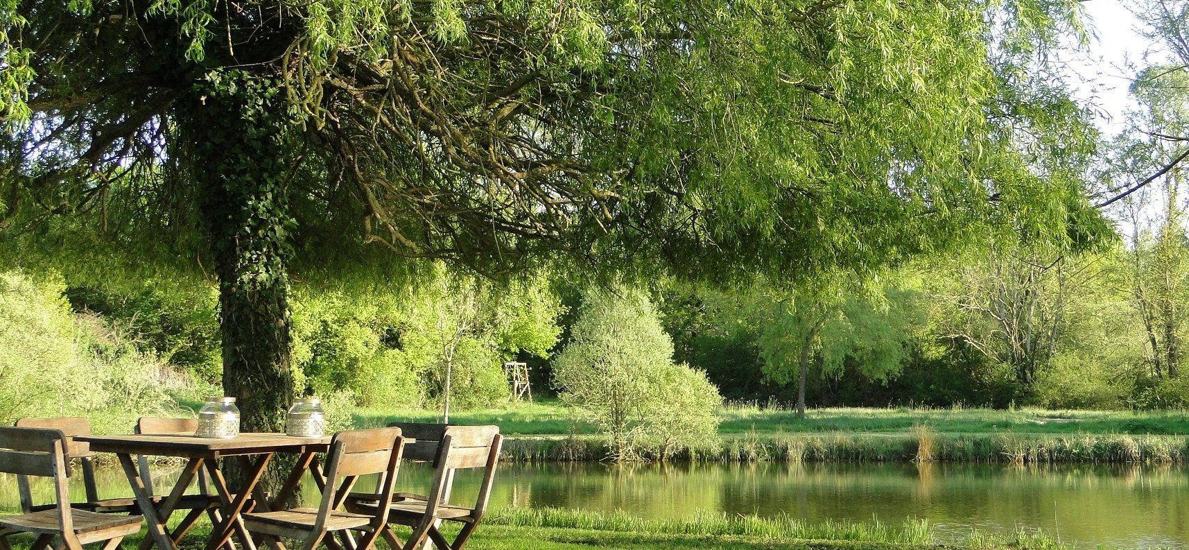 Domaine de La frenelle, Perche, gîte, location, location saisonnière, location maison, gite de charme, Bellême, Mortagne-au-Perche, Le Mans, 24 heures du Mans, Nogent Le Bernard, percheron, longère, domaine, plan d'eau, pêche, randonnées, nature, luxe, calme, chemin, forêt, jardin, terrasse, la perrière, étang