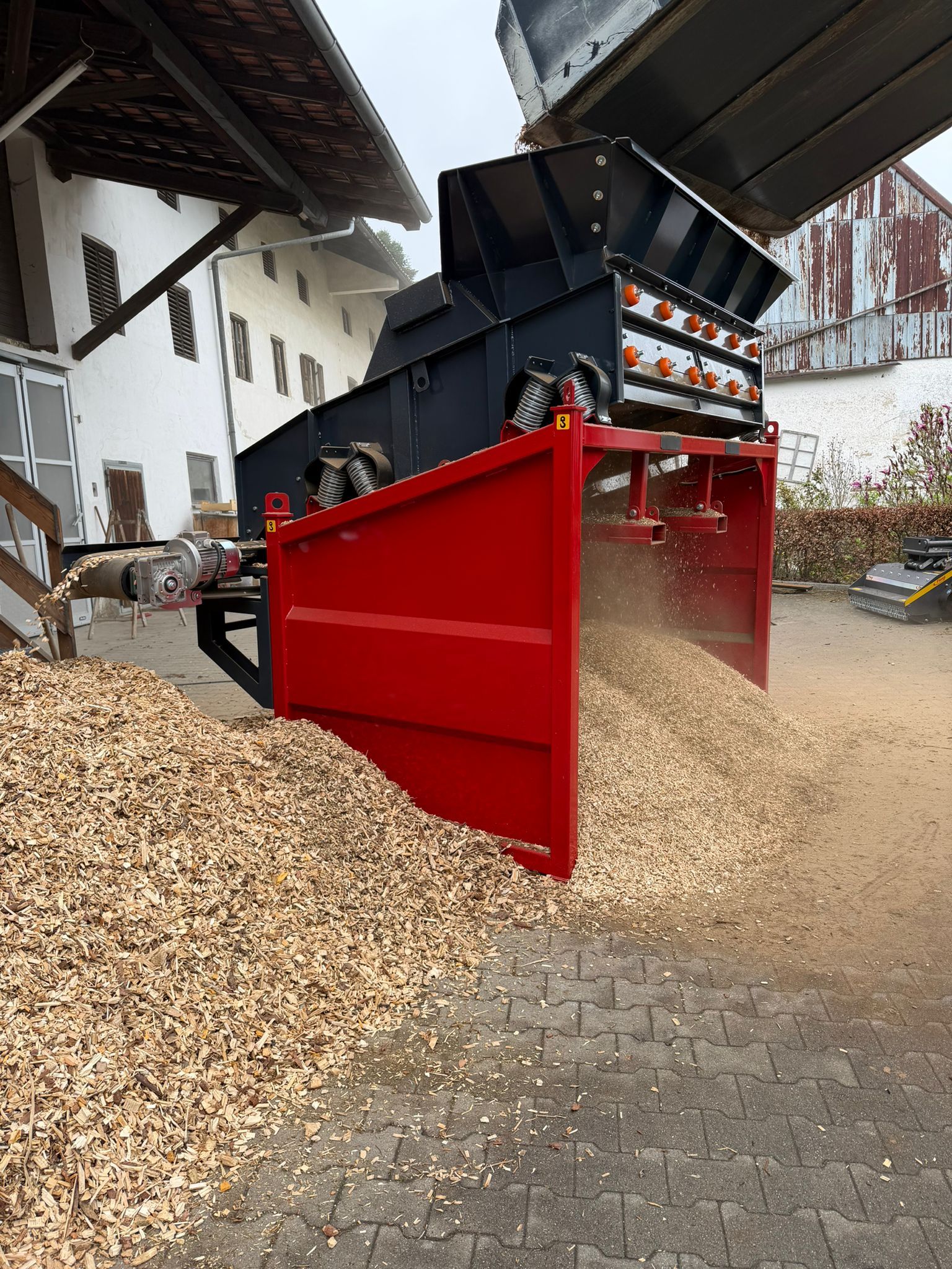 Die SBS 1520 F3 ist eine vielseitige Lösung für Bau, Garten- und Landschaftsbau sowie Recyclinganwen