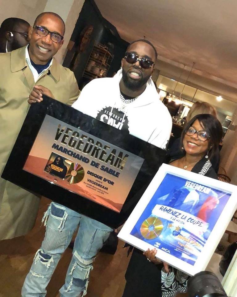 VEGEDREAM - Platinum disc "sand merchant" - Golden disc "bring the cup home"