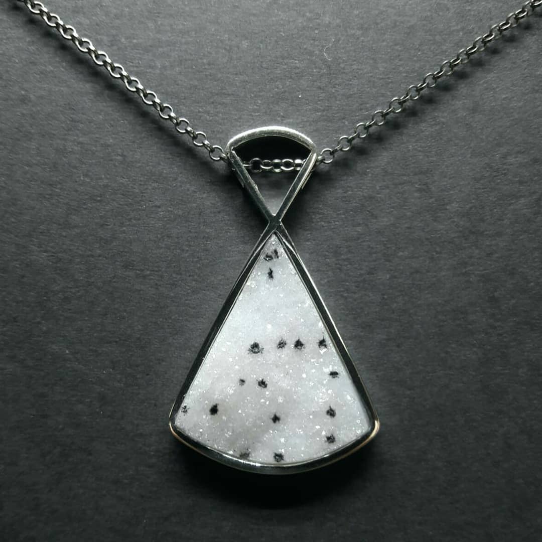 Jorge Pérez is a jewellery designer based on Hydra Island Greece during the summer season.