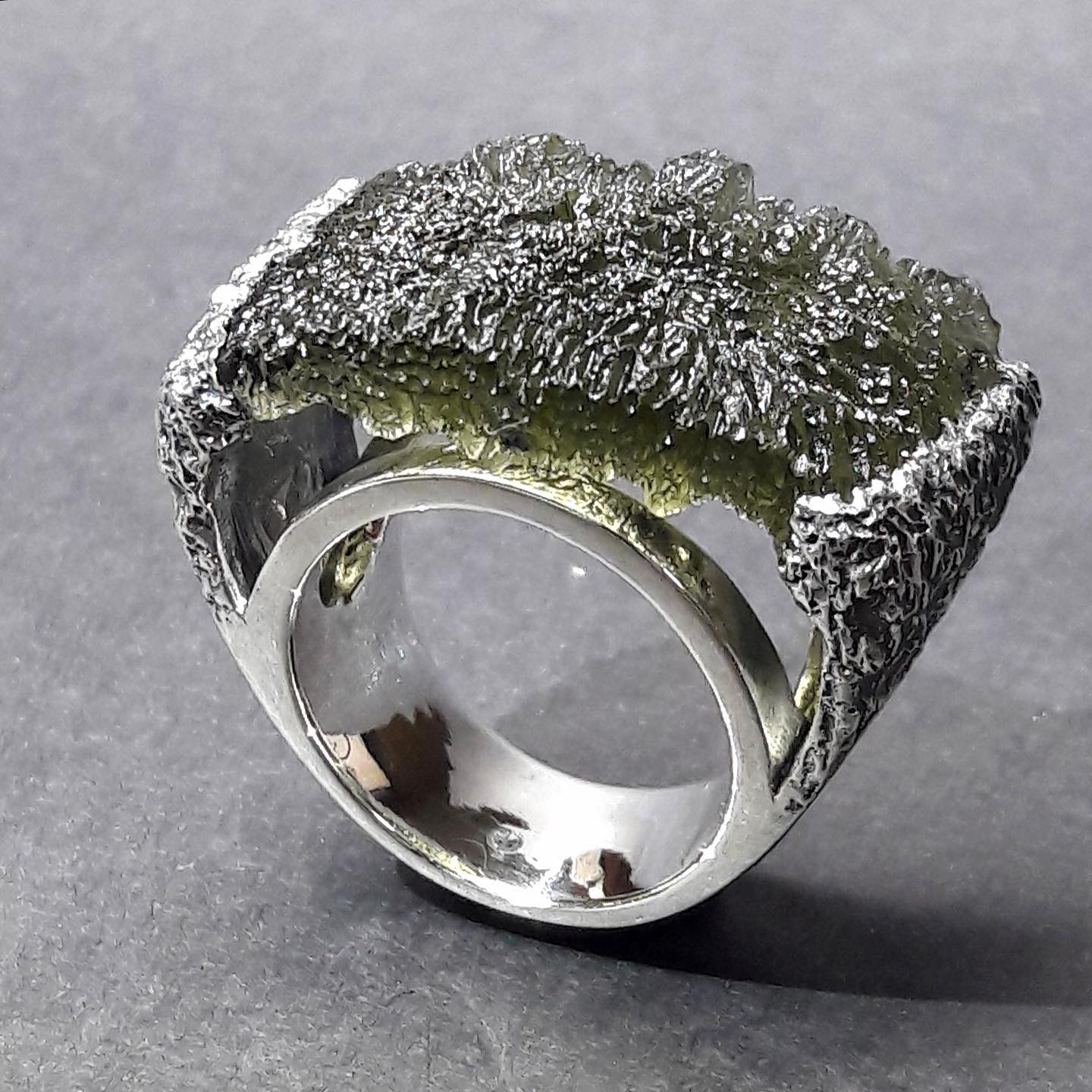 Jorge Pérez is a jewellery designer based on Hydra Island Greece during the summer season.