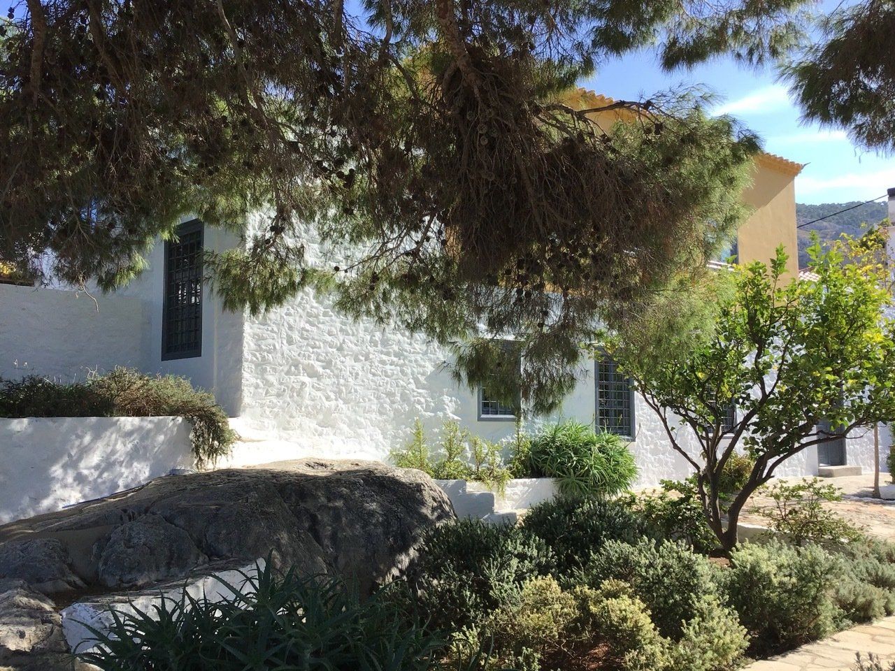 Pefko House, deluxe, VIP, private holiday house rental on Hydra Island Greece in Kiaffa.