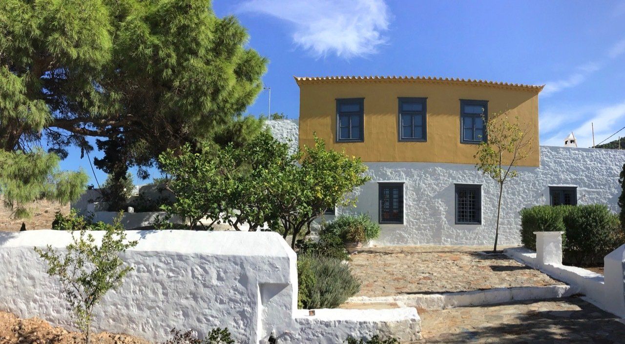 Pefko House, deluxe, VIP, private holiday house rental on Hydra Island Greece in Kiaffa.