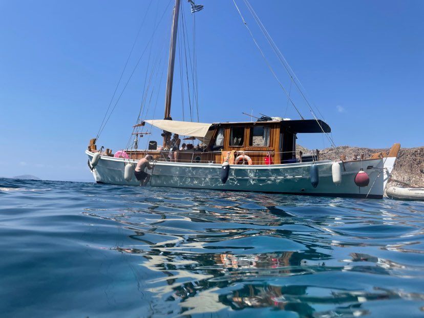 Calypso, boat rental for your Hydra Island Greece holidays.