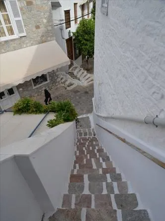 Areti Pension, inexpensive rooms in Hydra Town, accommodation on Hydra Island Greece.