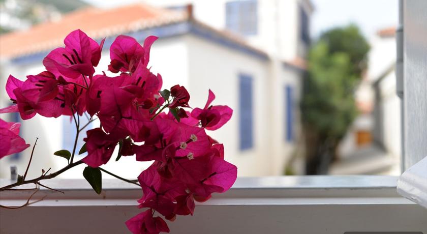 Areti Pension, inexpensive rooms in Hydra Town, accommodation on Hydra Island Greece.