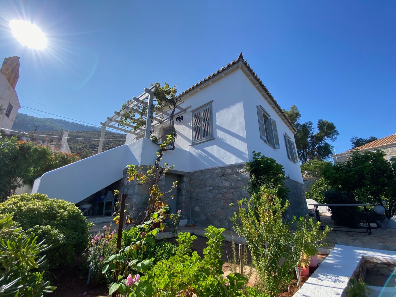 Analypsi House for holiday rentals on Hydra Island Greece. Perfect countryside house for a couple to enjoy wonderful scenery and views.