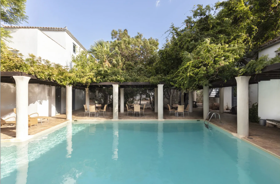 direct contact and reservations for the bratsera hotel on hydra island greece. the only hotel in hydra with a swimming pool.