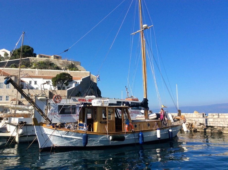 Calypso, boat rental for your Hydra Island Greece holidays.