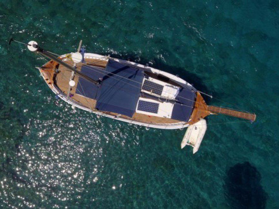 Calypso, boat rental for your Hydra Island Greece holidays.