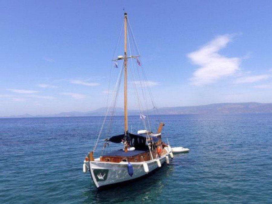 Calypso, boat rental for your Hydra Island Greece holidays.