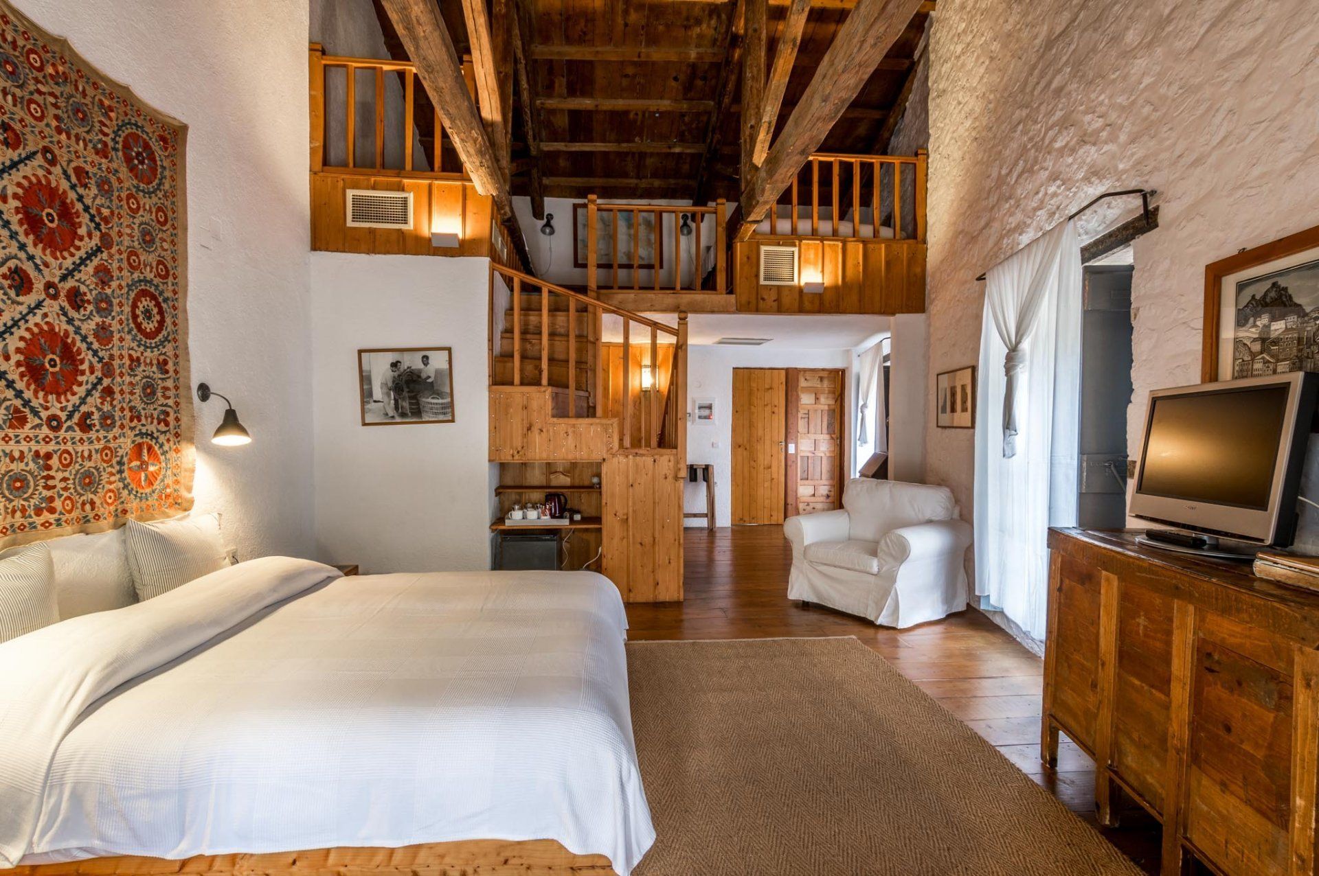 Bratsera Hotel - Hydra hotels, accommodation on Hydra Island Greece.