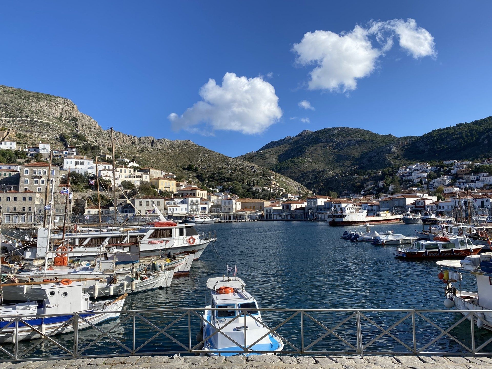 Travel plans to Hydra for the Christmas and New Year have to be cancelled as the strict lockdown is extended to the 7th January 2021