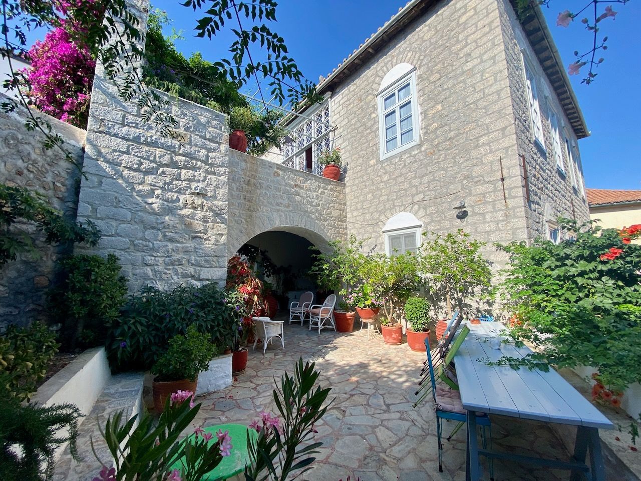 Archontika House, full details & book direct Archontika house to rent - Private Holiday Houses on Hydra - Accommodation on Hydra Island Greece.