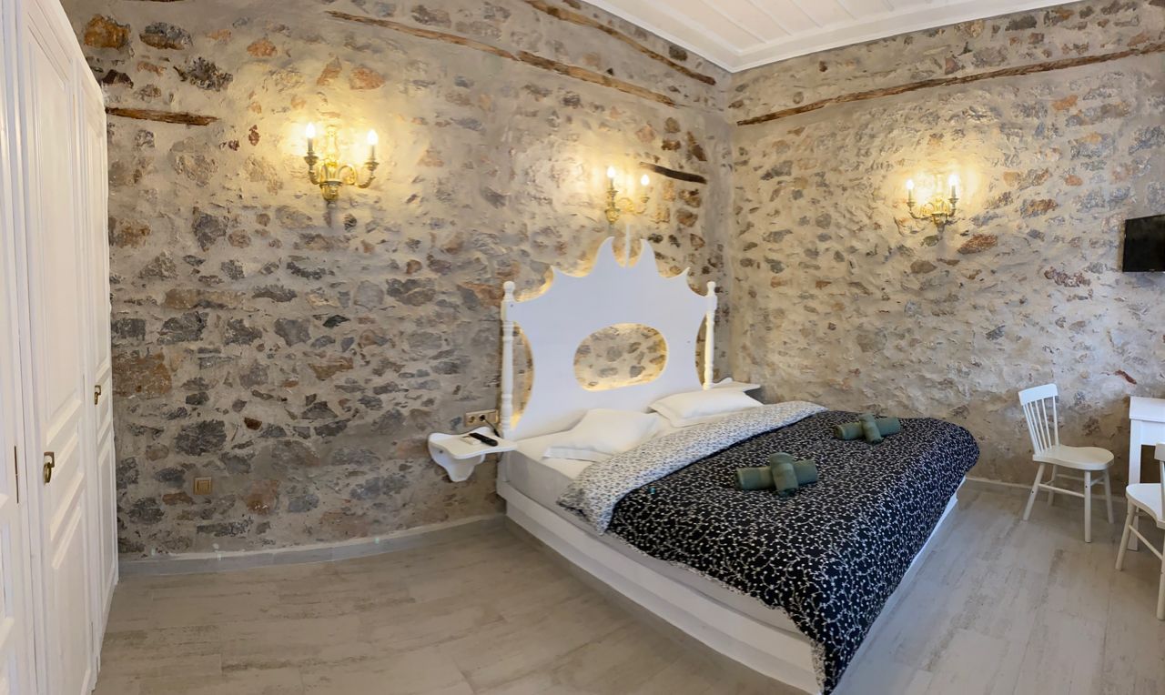 Studio Sunrise to rent in Hydra Town on Hydra Island Greece.