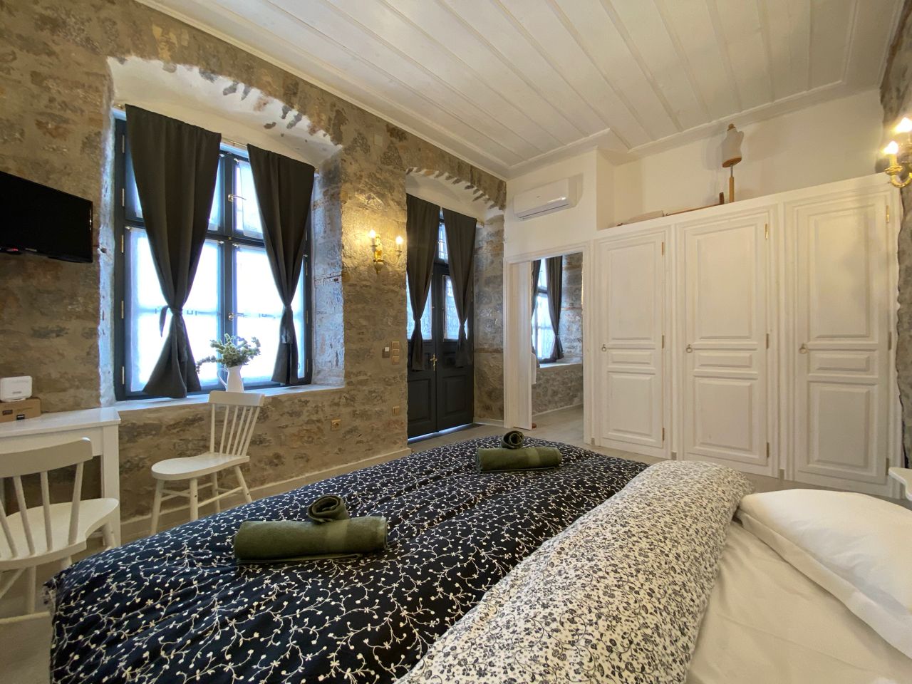 Studio Sunrise to rent in Hydra Town on Hydra Island Greece.