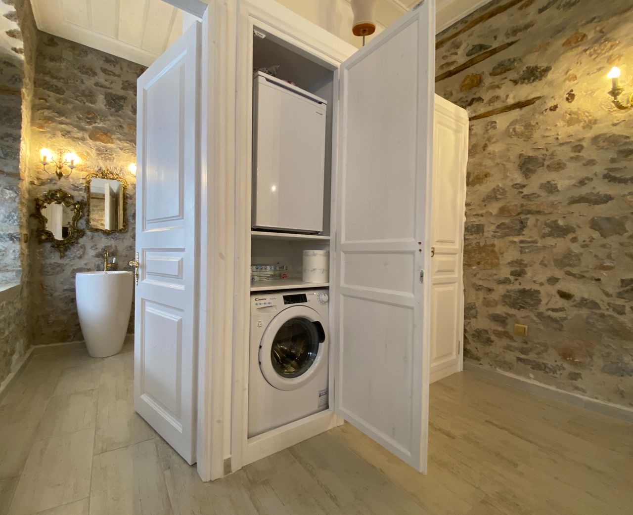 Studio Sunrise to rent in Hydra Town on Hydra Island Greece.