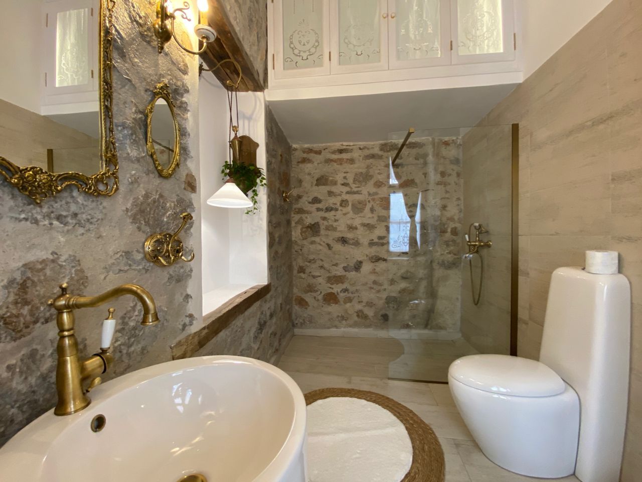 Studio Sunrise to rent in Hydra Town on Hydra Island Greece.