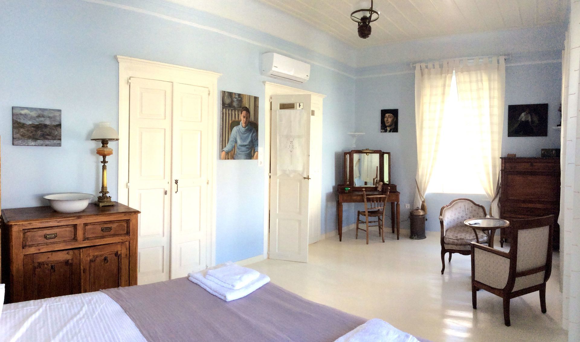 A Hydra House - Hydra holiday house rentals on Hydra Island Greece.