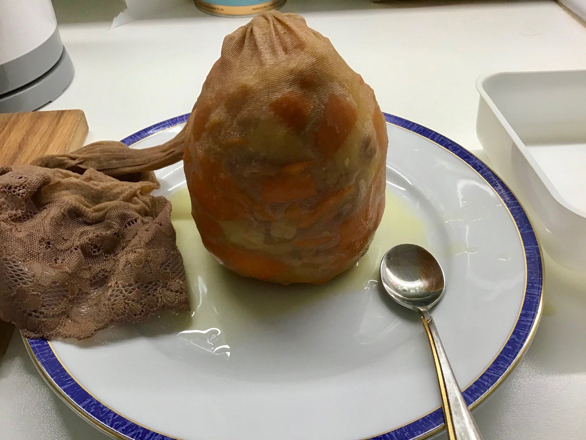 Use an old stocking if you don't have a muslin bag when making marmalade.