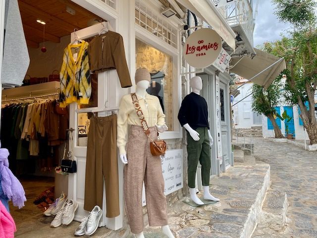 contact details for les amies fashion shop on hydra island greece on the hydradirect.com website.