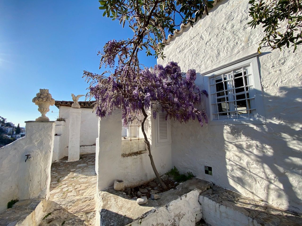 Ina's House full details & book direct Inas House- Private Holiday Houses on Hydra - Accommodation on Hydra Island Greece.