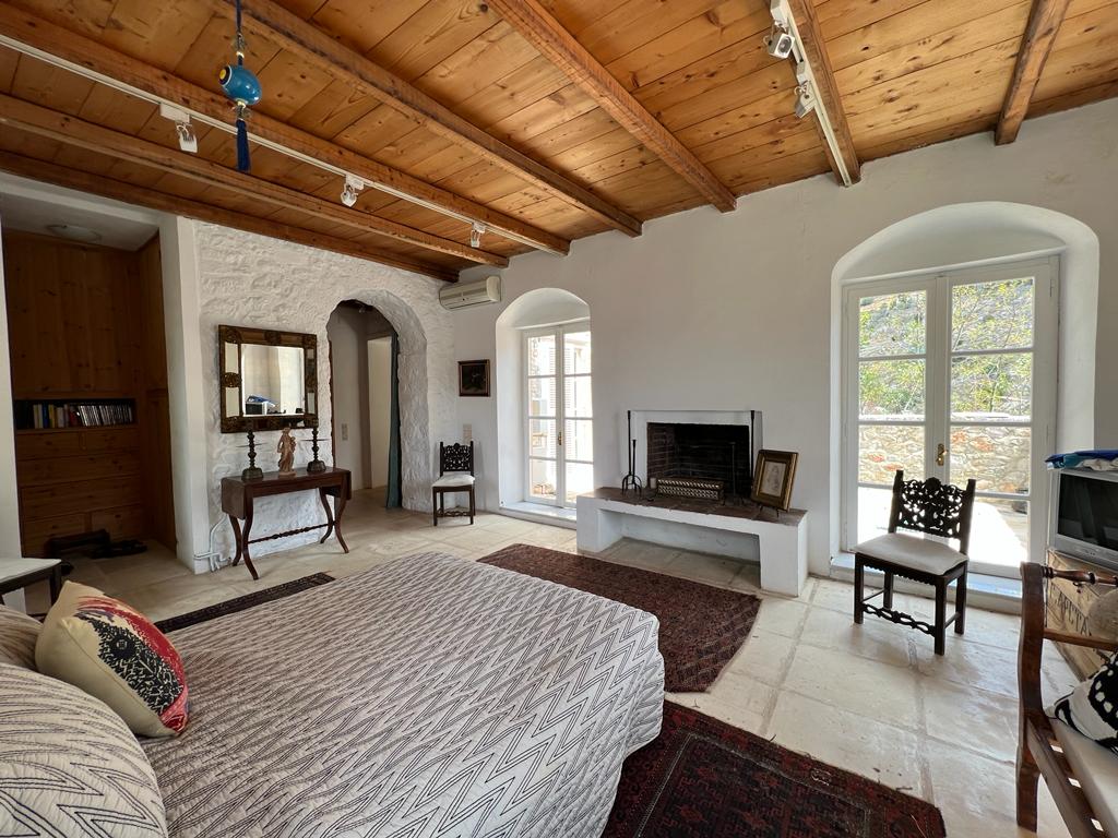 Dolphin House, Hydra holidays, holiday houses to rent on Hydra Island Greece.