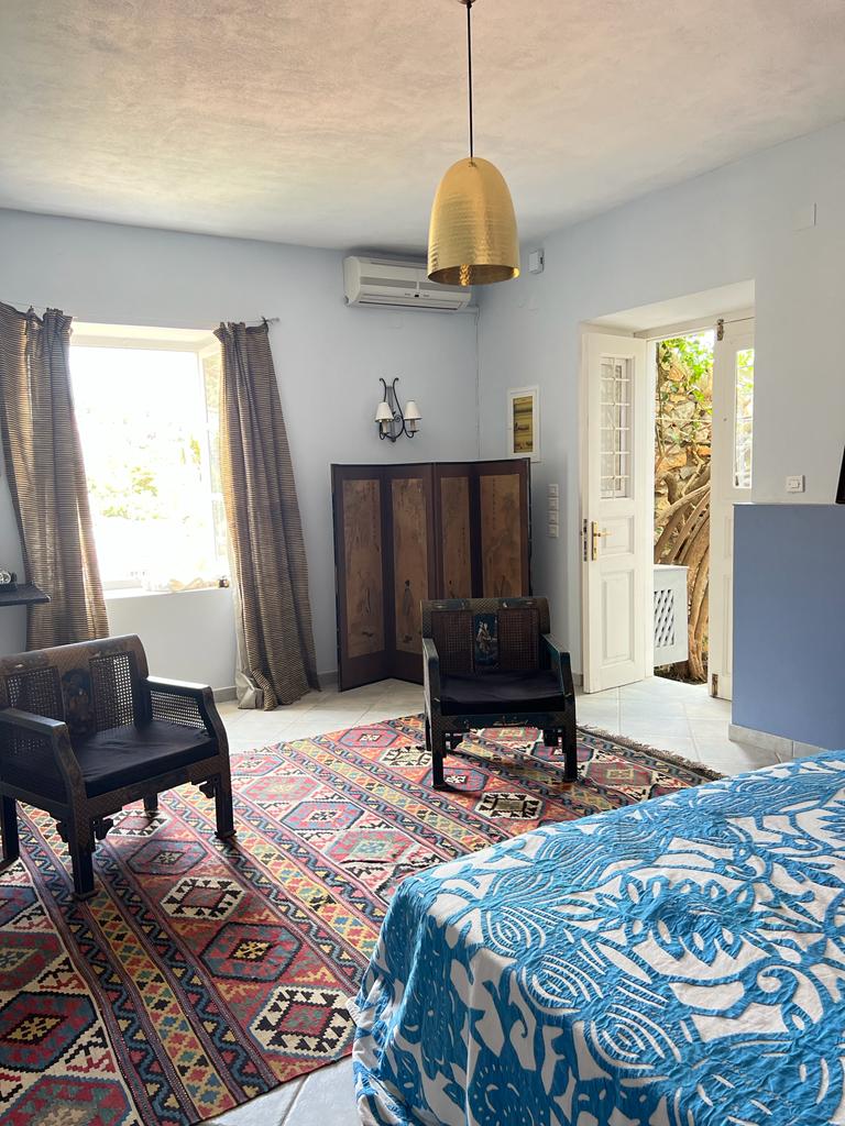 Dolphin House, Hydra holidays, holiday houses to rent on Hydra Island Greece.