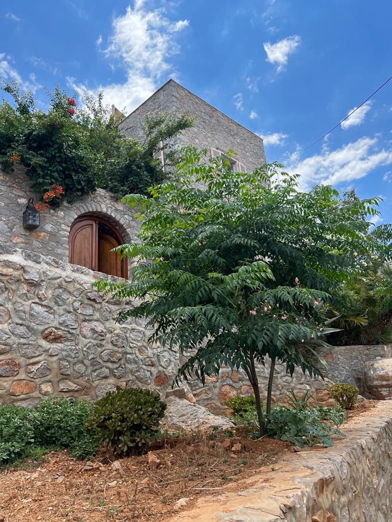 Dolphin House, Hydra holidays, holiday houses to rent on Hydra Island Greece.