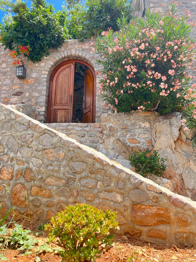 Dolphin House, Hydra holidays, holiday houses to rent on Hydra Island Greece.