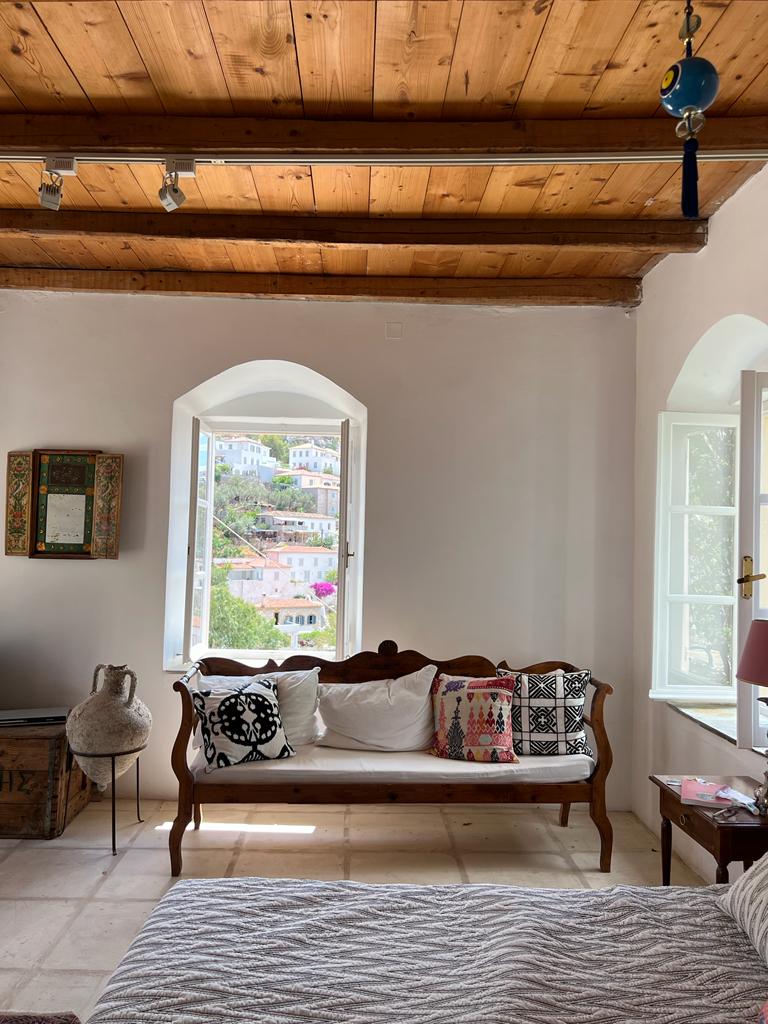 Dolphin House, Hydra holidays, holiday houses to rent on Hydra Island Greece.