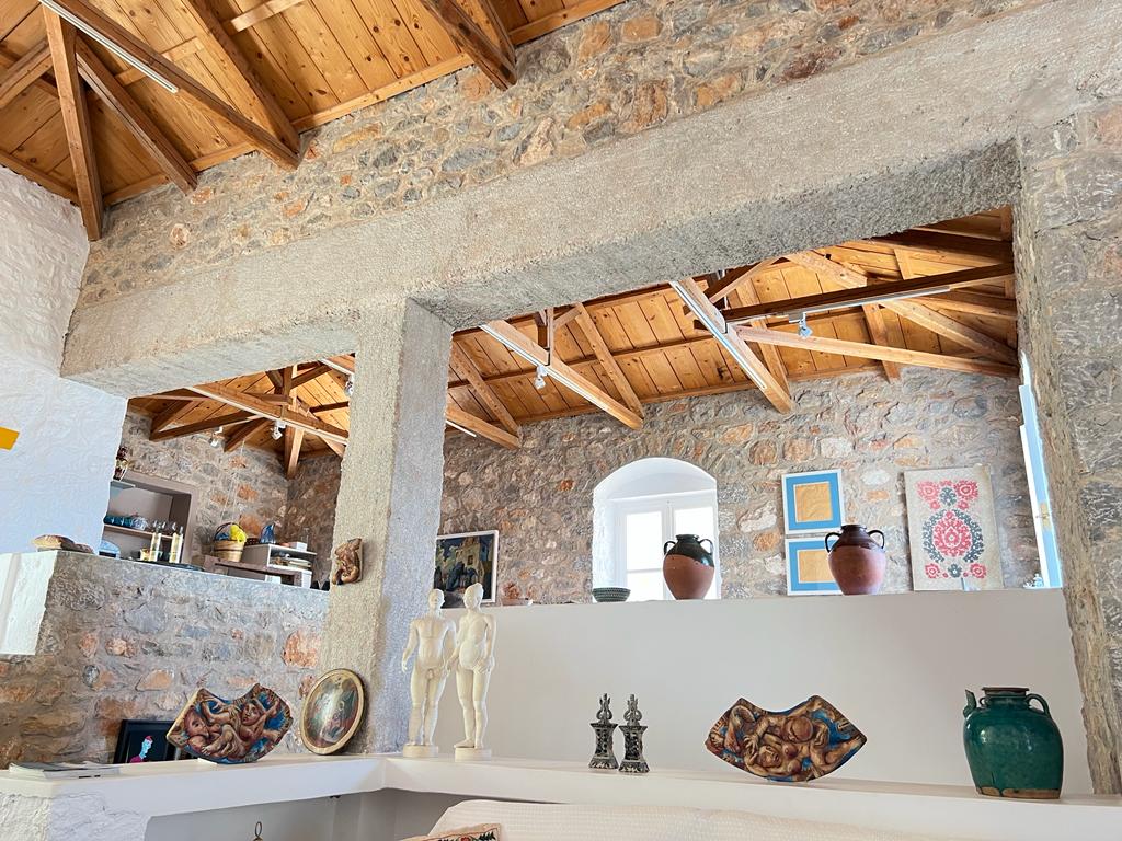 Dolphin House, Hydra holidays, holiday houses to rent on Hydra Island Greece.