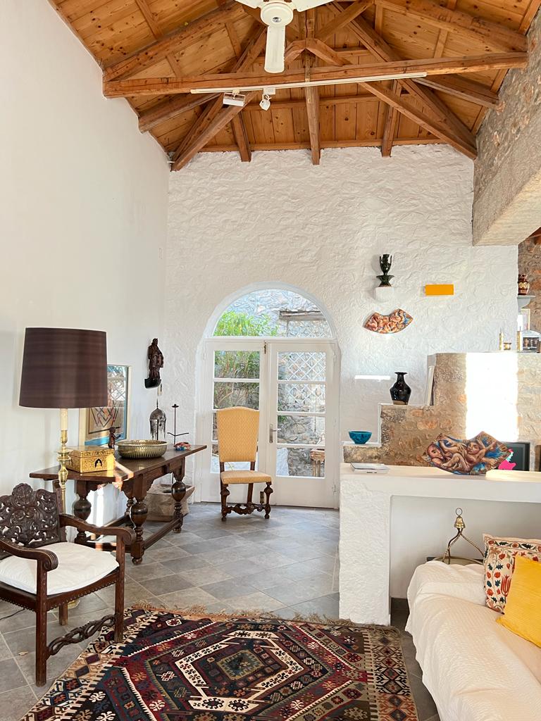 Dolphin House, Hydra holidays, holiday houses to rent on Hydra Island Greece.