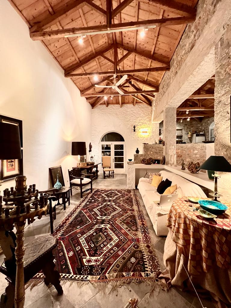 Dolphin House, Hydra holidays, holiday houses to rent on Hydra Island Greece.