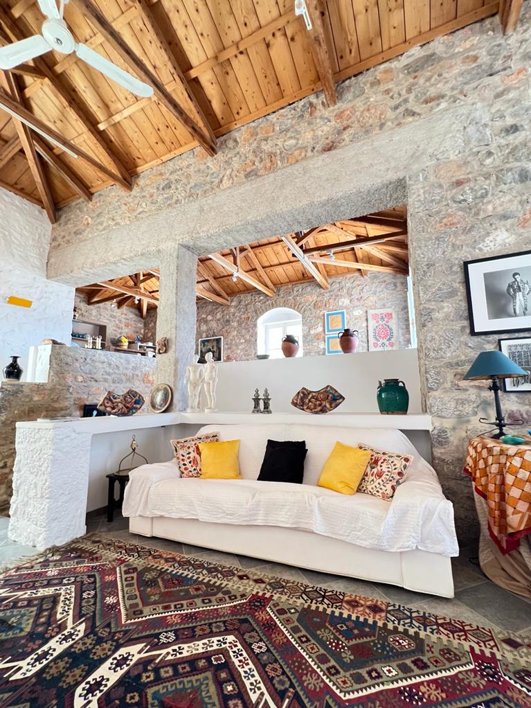 Dolphin House, Hydra holidays, holiday houses to rent on Hydra Island Greece.