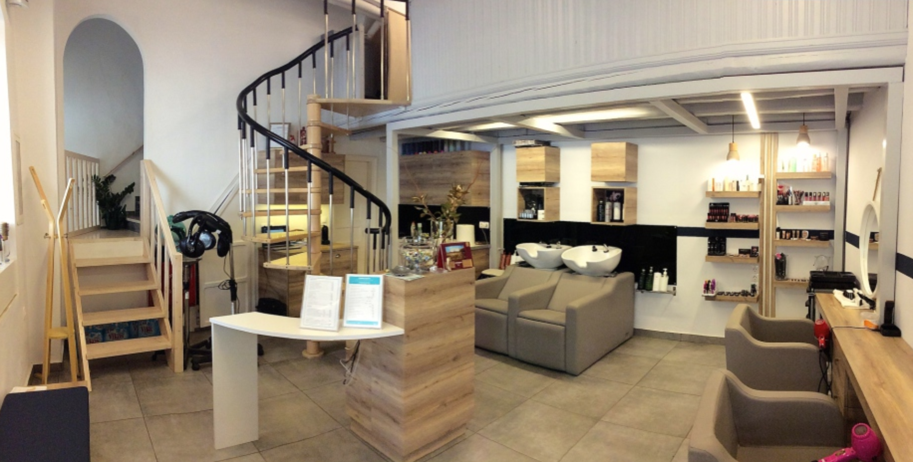 direct contact details for commo gusto hairdressers on hydra island greece.