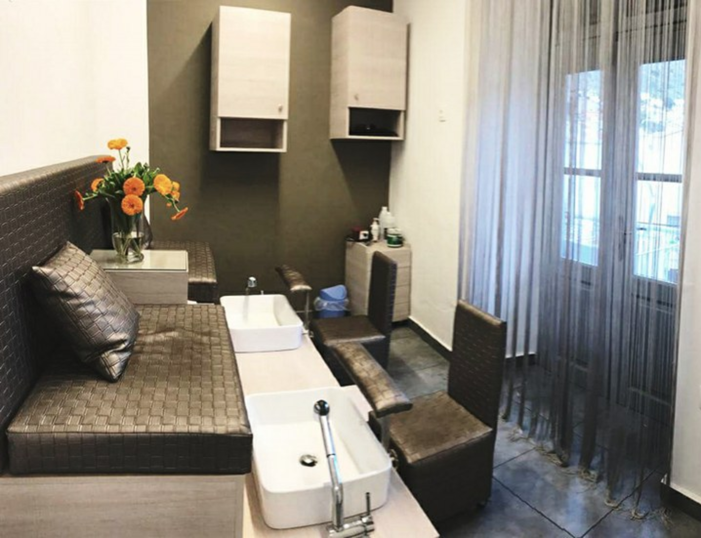 Commo Gusto Hair & Beauty Hydra Island Greece, on the HydraDirect Shops & Services pages