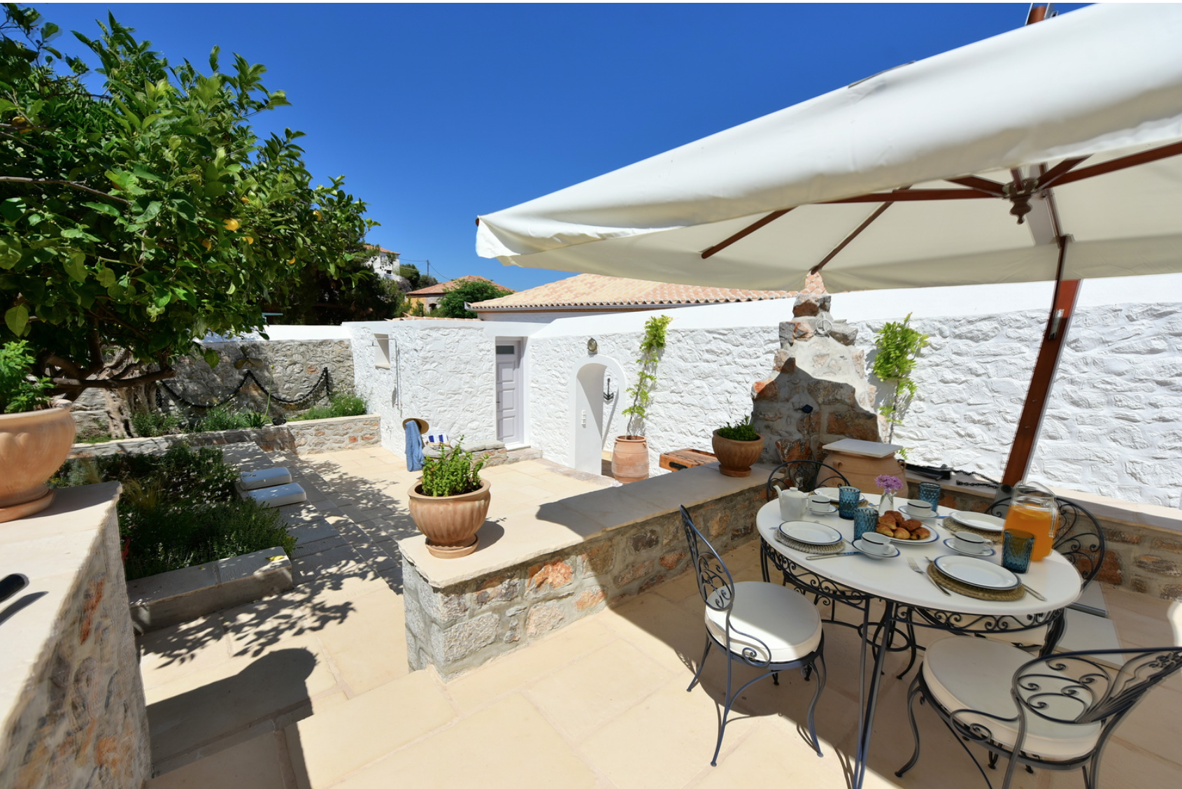 Luxury Captain's Lodge, Kamini holiday house to let on Hydra island Greece, recommended by Hydradirect.