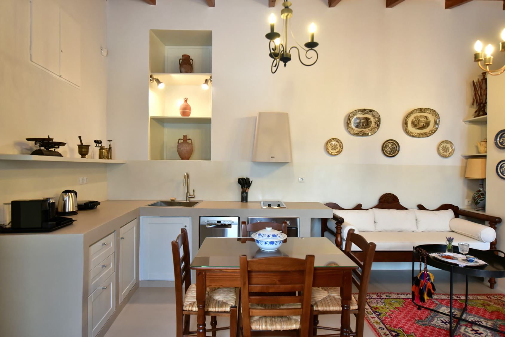 Luxury Captain's Lodge, Kamini holiday house to let on Hydra island Greece, recommended by Hydradirect.