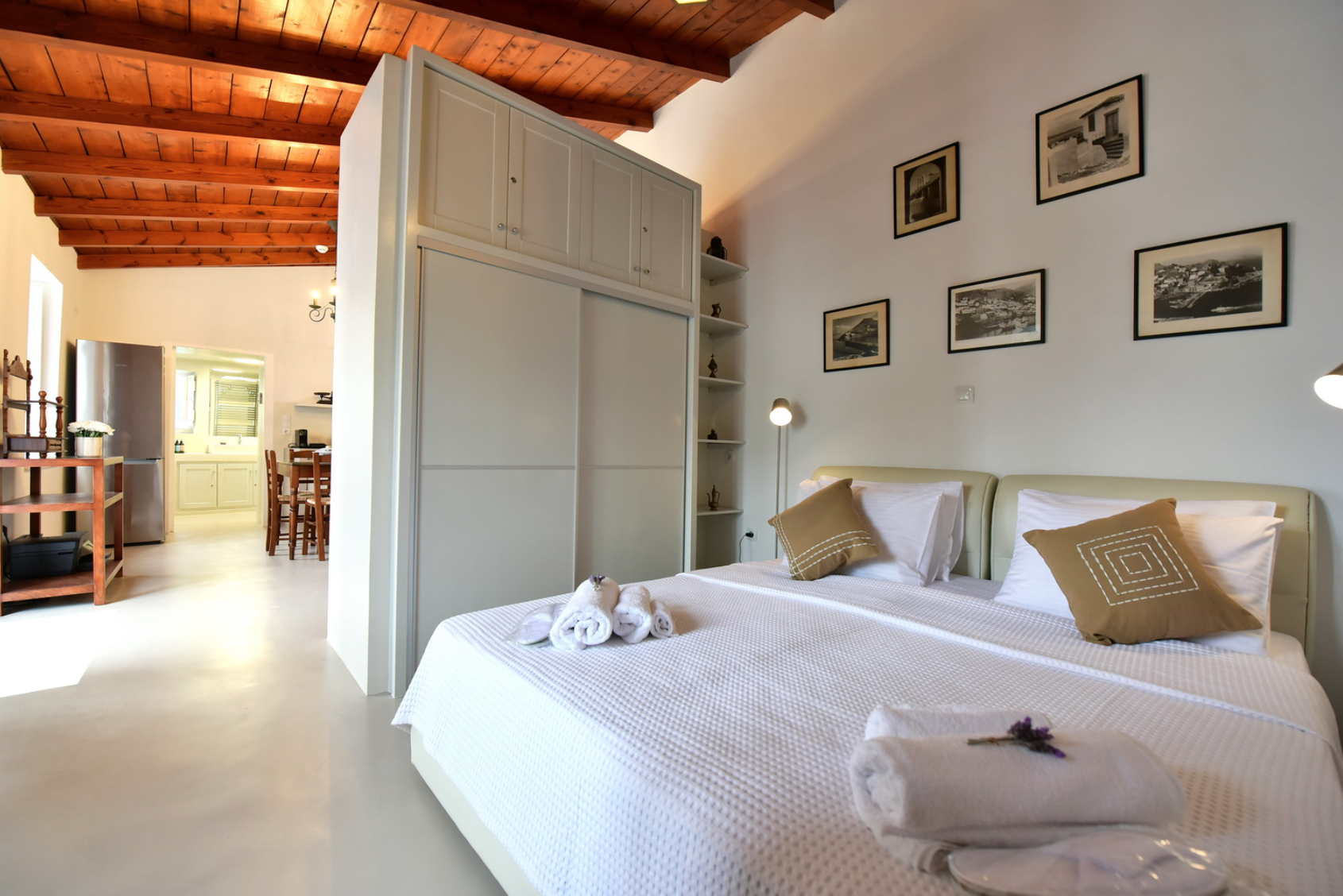 Luxury Captain's Lodge, Kamini holiday house to let on Hydra island Greece, recommended by Hydradirect.