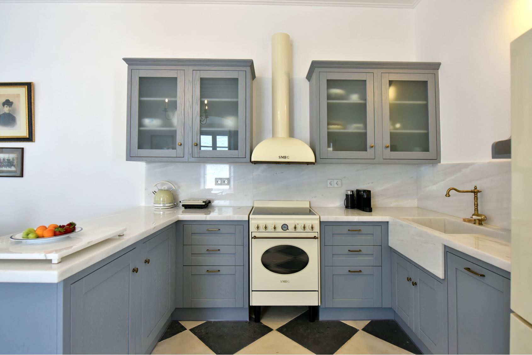 Luxury Captain's Lodge, Kamini holiday house to let on Hydra island Greece, recommended by Hydradirect.