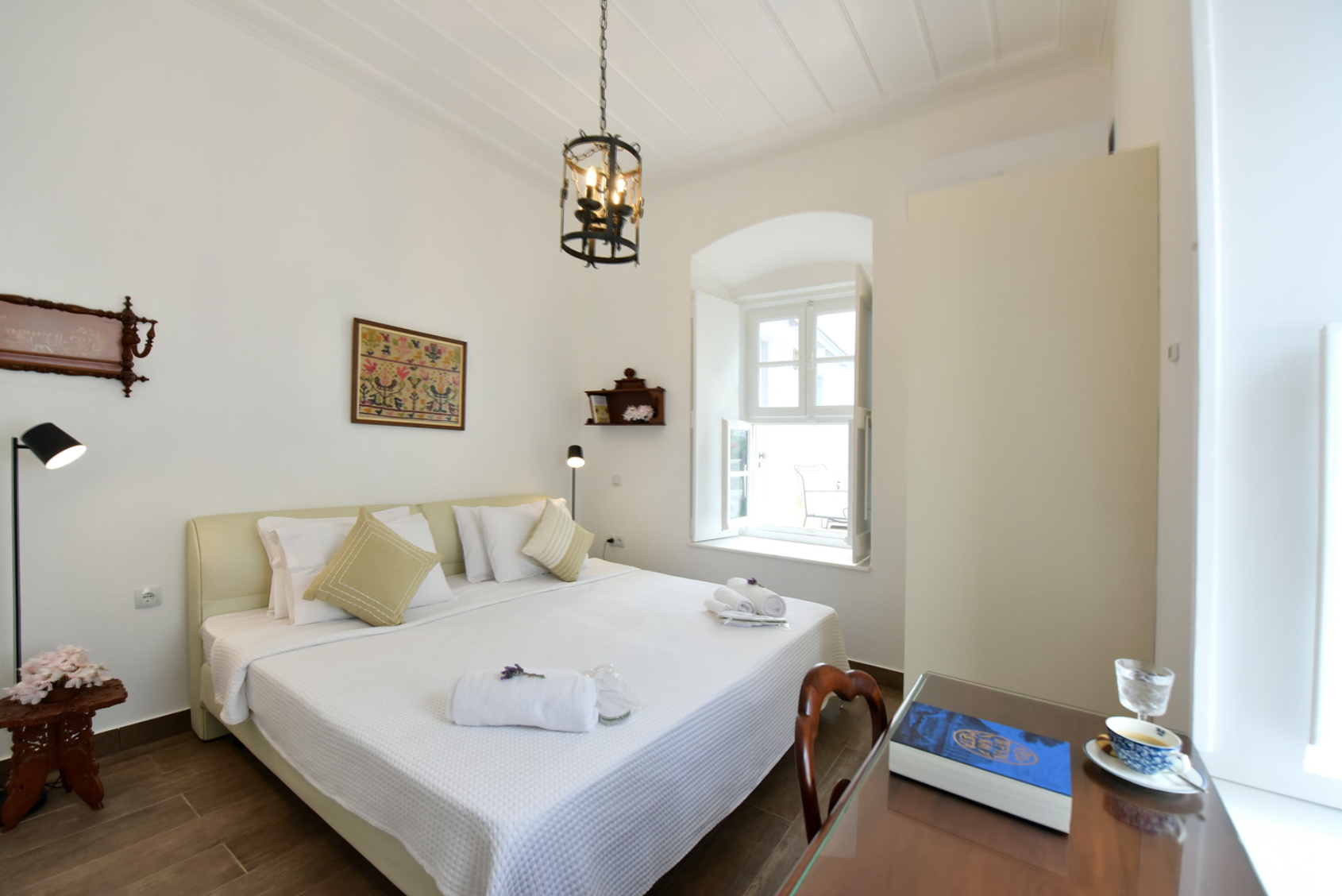 Luxury Captain's Lodge, Kamini holiday house to let on Hydra island Greece, recommended by Hydradirect.