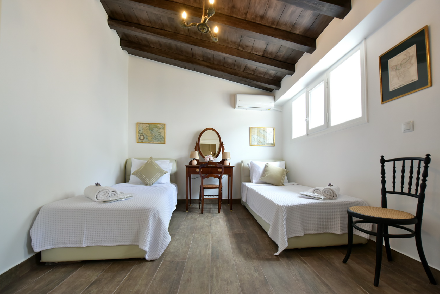 Luxury Captain's Lodge, Kamini holiday house to let on Hydra island Greece, recommended by Hydradirect.