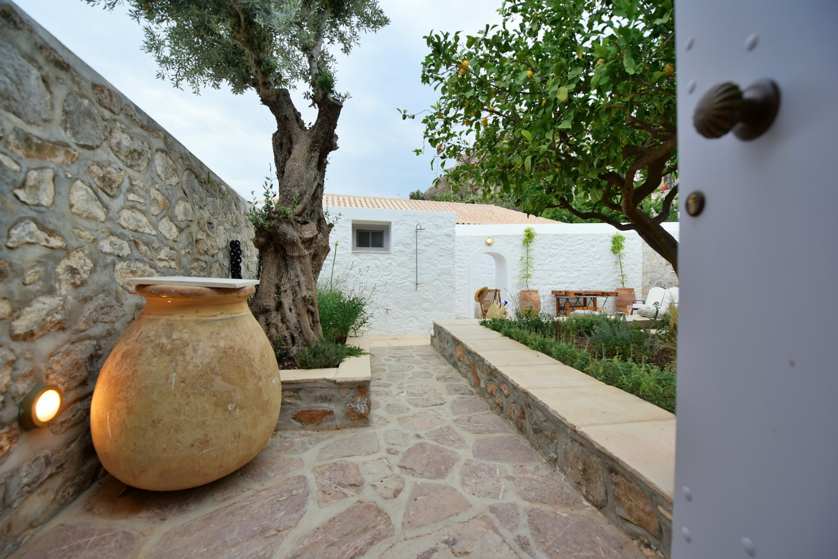 Luxury Captain's Lodge, Kamini holiday house to let on Hydra island Greece, recommended by Hydradirect.