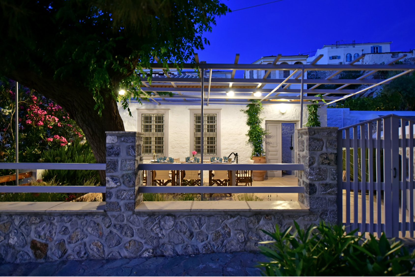 Luxury Captain's Lodge, Kamini holiday house to let on Hydra island Greece, recommended by Hydradirect.