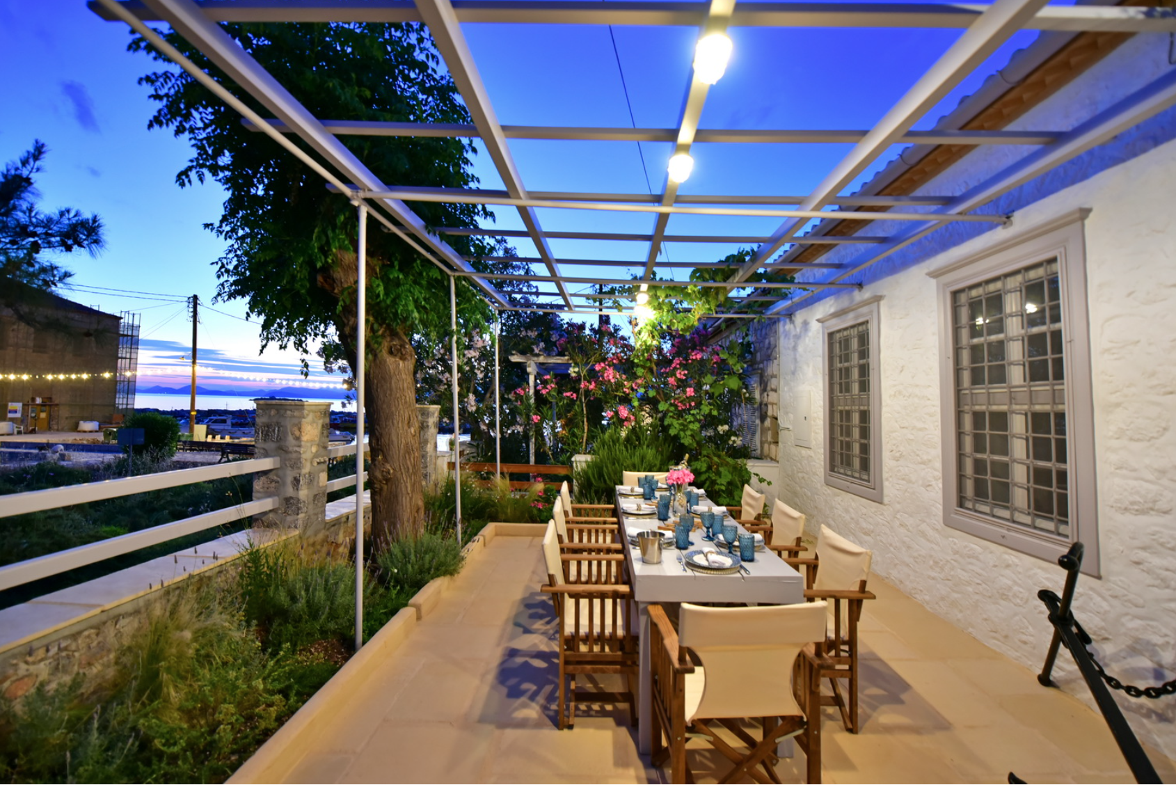 Captain's Lodge Kamini, full details & book direct Captain's Lodge Kamini - Private Holiday Houses on Hydra - Accommodation on Hydra Island Greece.