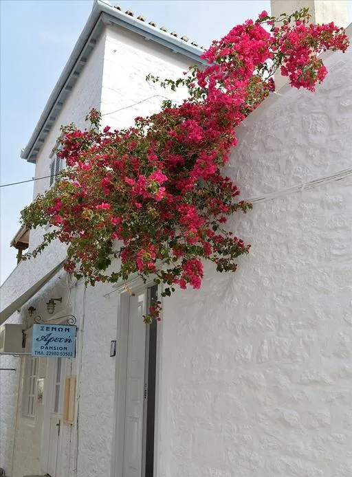 Areti Pension, inexpensive rooms in Hydra Town, accommodation on Hydra Island Greece.