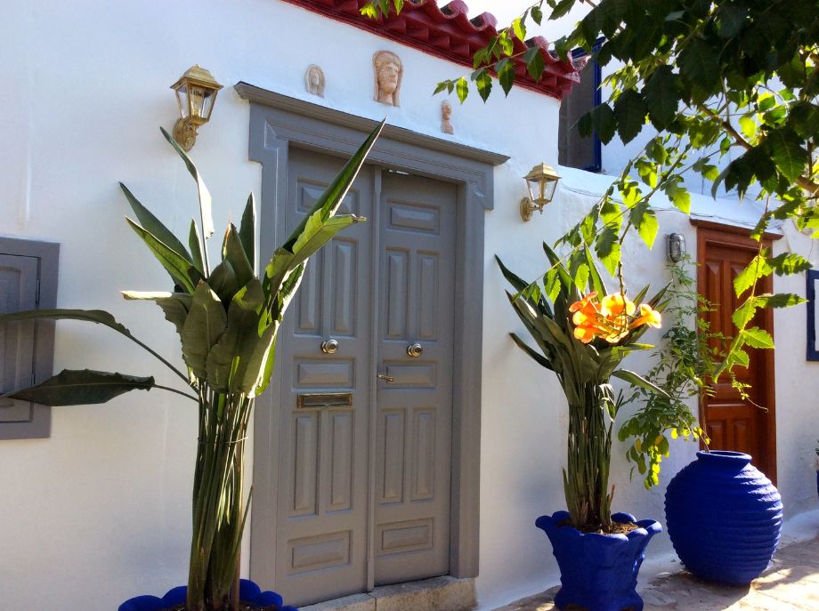 direct contact details and book direct to avoid reservation commission at the manolia guesthouse on hydra island greece
