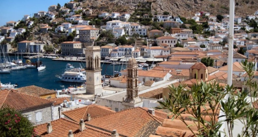 Captain's House Apartment, holiday houses to rent on Hydra Island Greece in town.